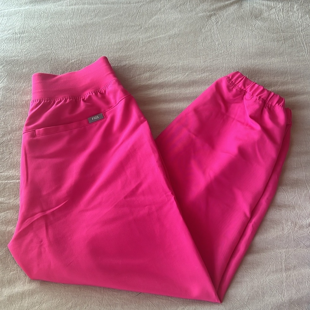FIGS WOMENS RIO HIGH WAISTED BALLON SCRUB PANTS SHOCKING PINK